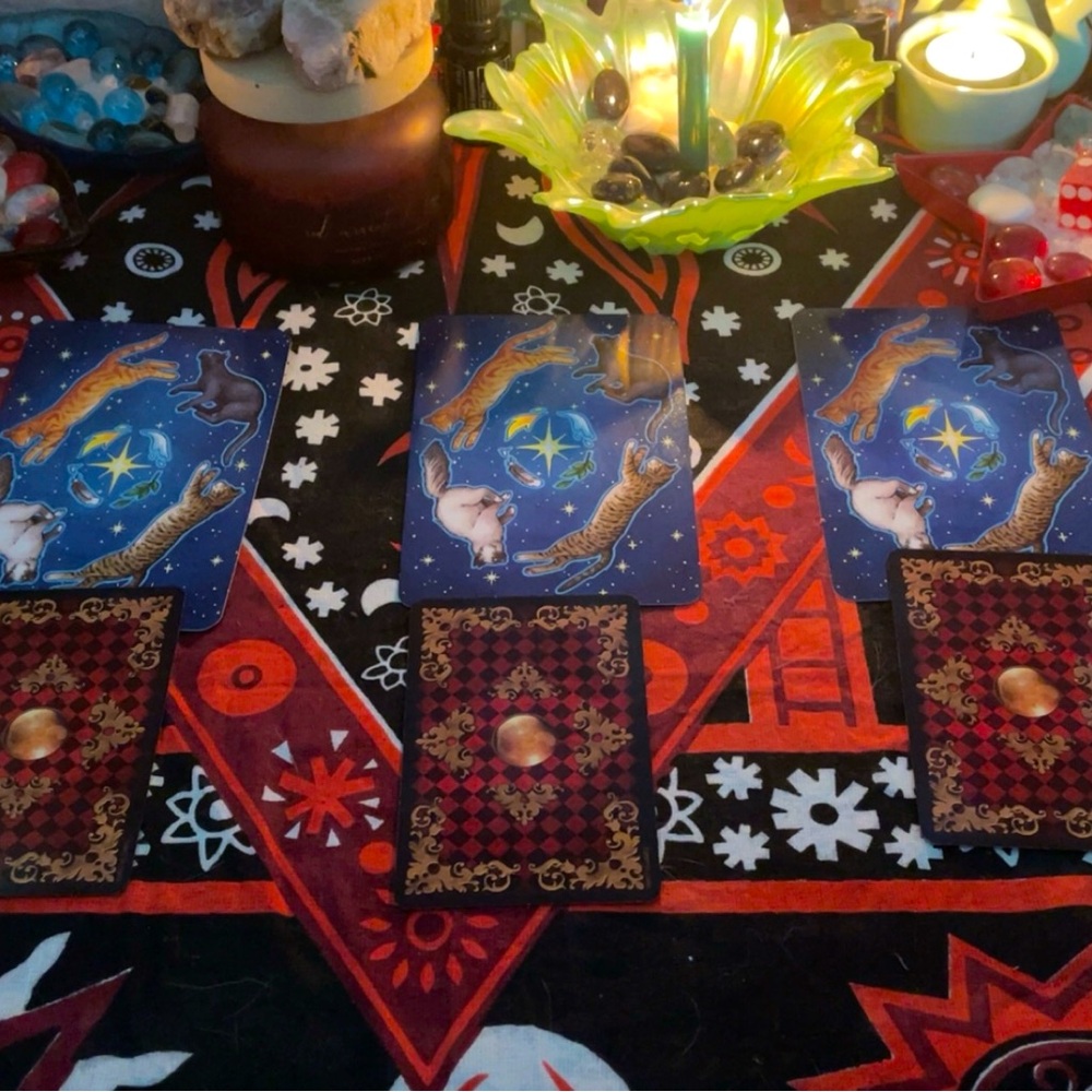 Readings…. Find me on IG @mag_jacky26💜